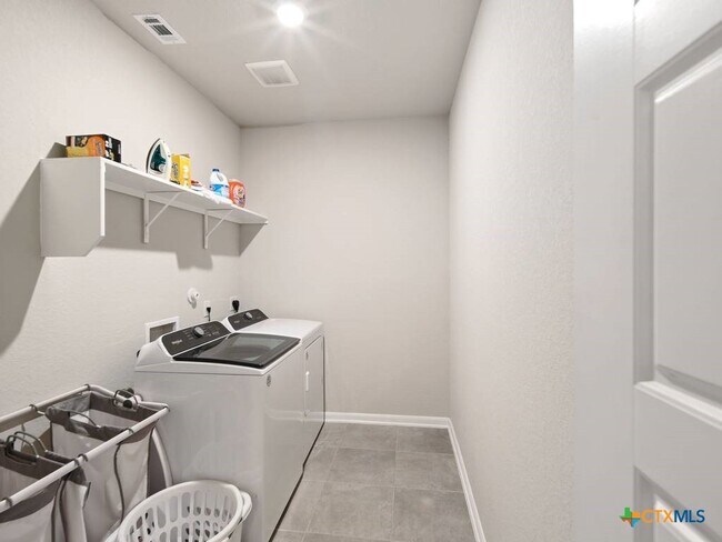 Building Photo - 3073 Charyn Wy