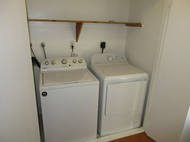 Building Photo - Parkway Manor Community - La Mesa - Upper ...