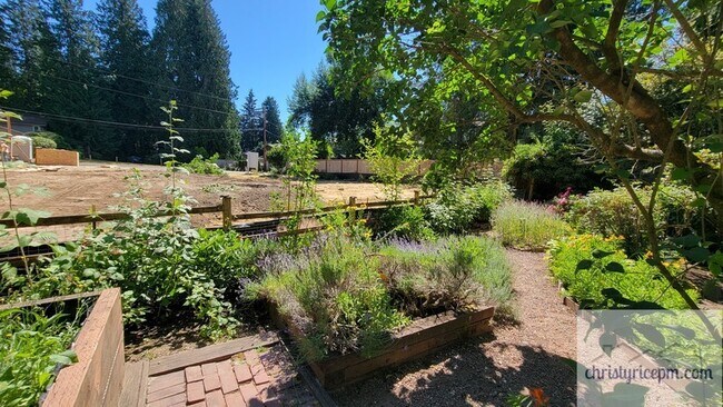 Building Photo - 7848 128th Ave NE
