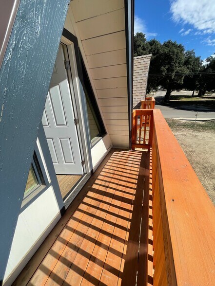 Balconey - 37824 Old Highway 80