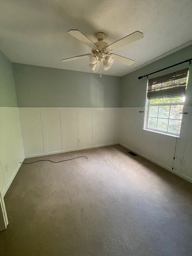 Building Photo - 3-Bedroom Cedar Bluff home available Novem...