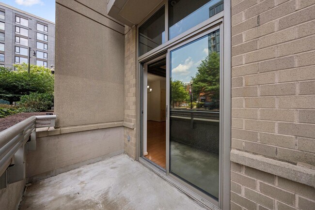 Building Photo - 811 4th St NW