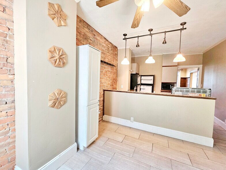 Building Photo - 1793 Beacon St