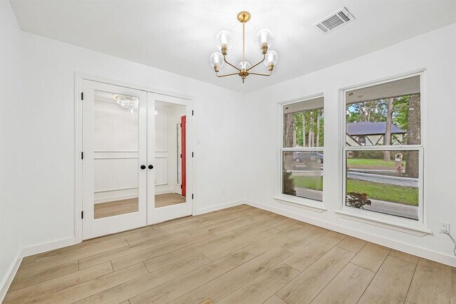 Building Photo - 725 Talmalge Hall Dr