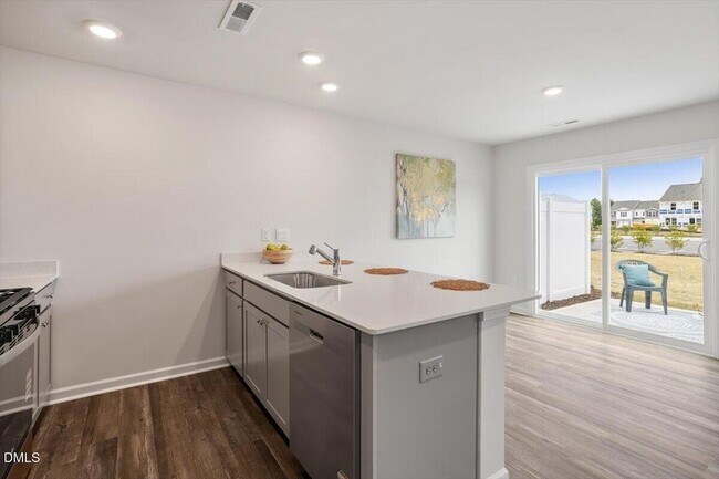 Building Photo - 24 Red Clover Dr
