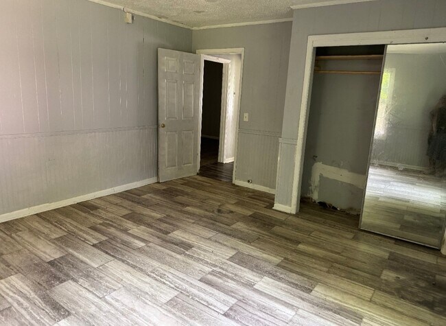 Building Photo - 2833 Walmar Dr