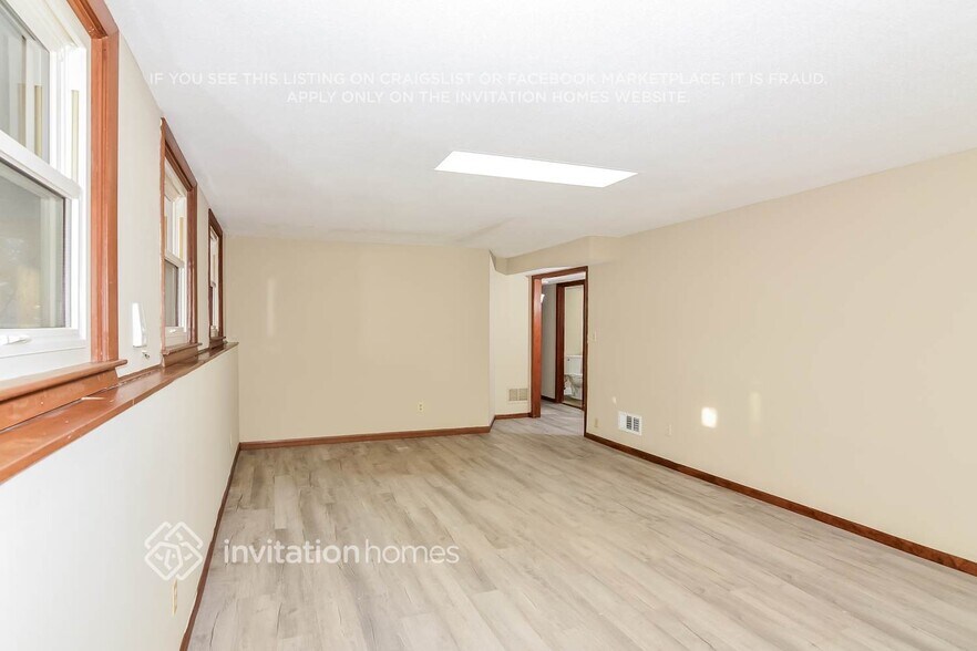 Building Photo - 124 Oakwood Rd