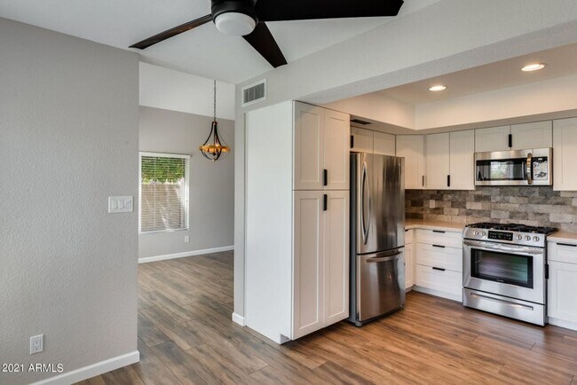 Building Photo - An ABSOLUTE DREAM HOME is waiting for you!...