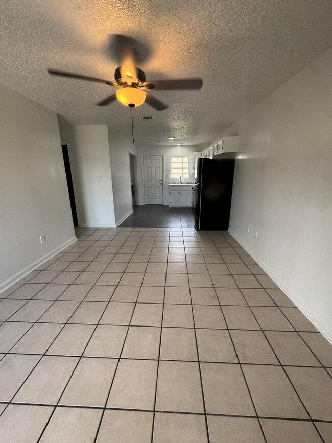 Building Photo - 3 Bed / 1 Bath Available Now in Weiner, AR.