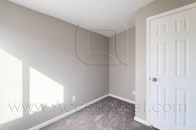 Building Photo - Cozy And Charming 2 Bed/1 Bath Duplex In Perris!