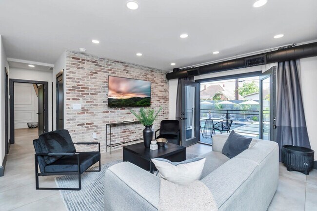 Building Photo - 2683 Blodgett St