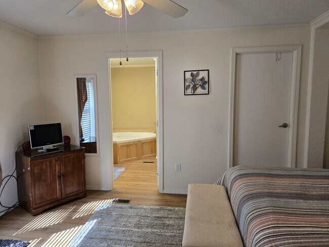 Building Photo - Spacious Home Near Mechem