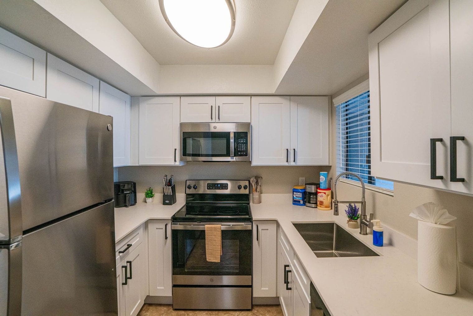 Building Photo - 8550 E McDowell Rd