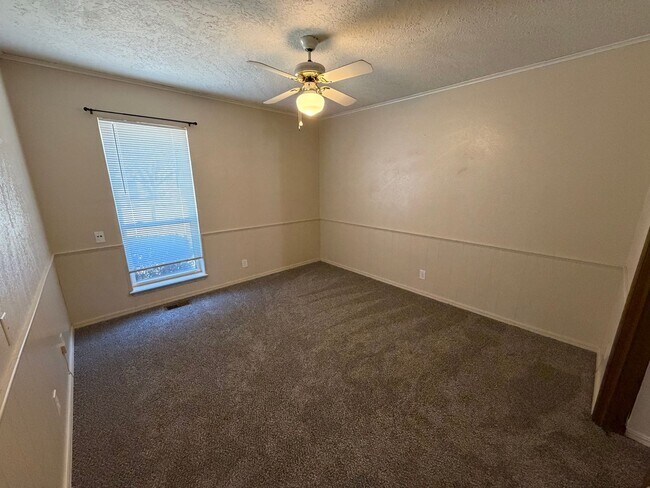 Building Photo - Beautiful 3bed/2.5bath Updated Westside Norman Home Available for Rent!