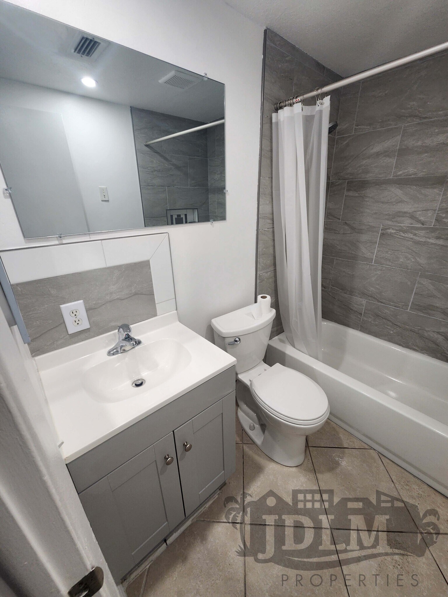 Building Photo - 12515 1st Is