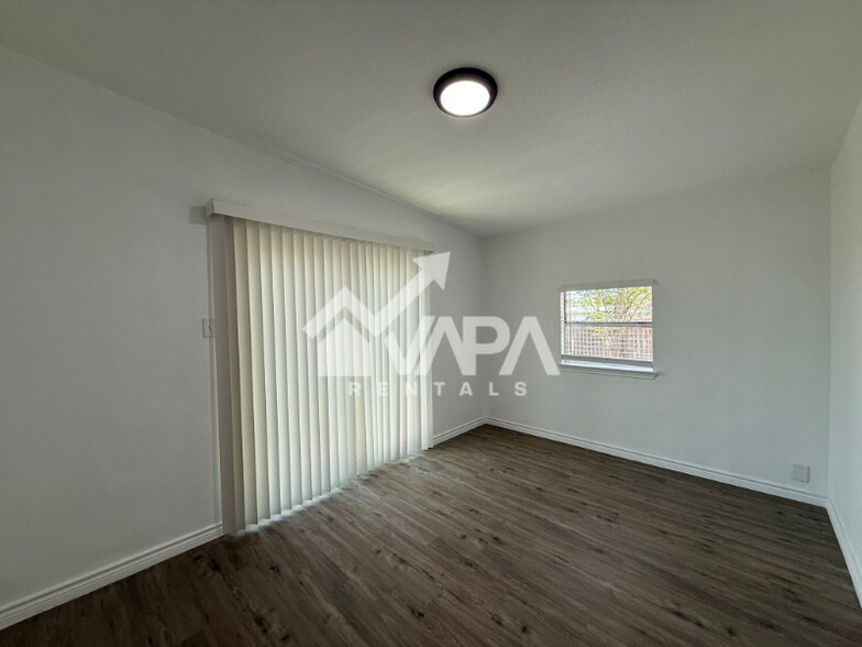 Building Photo - 4339 Renault Dr