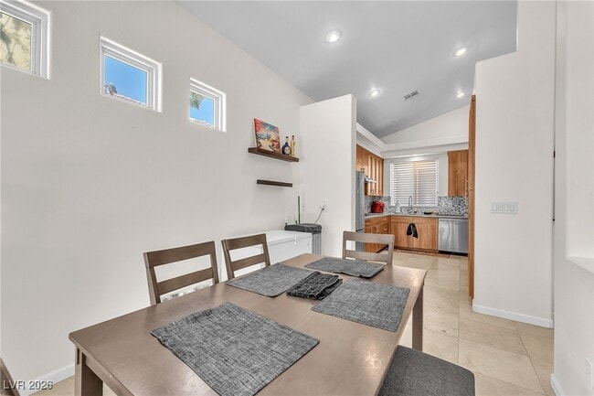 Building Photo - 465 Indigo Springs St