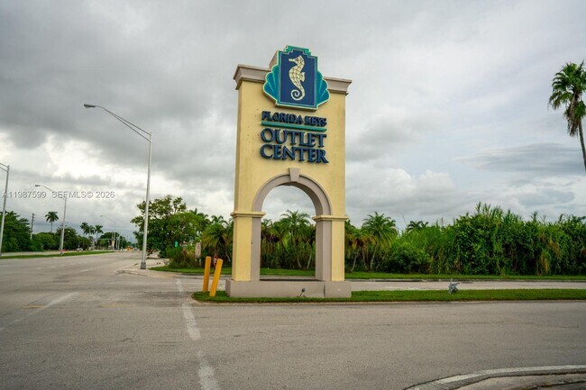 Building Photo - 137 NE 3rd St