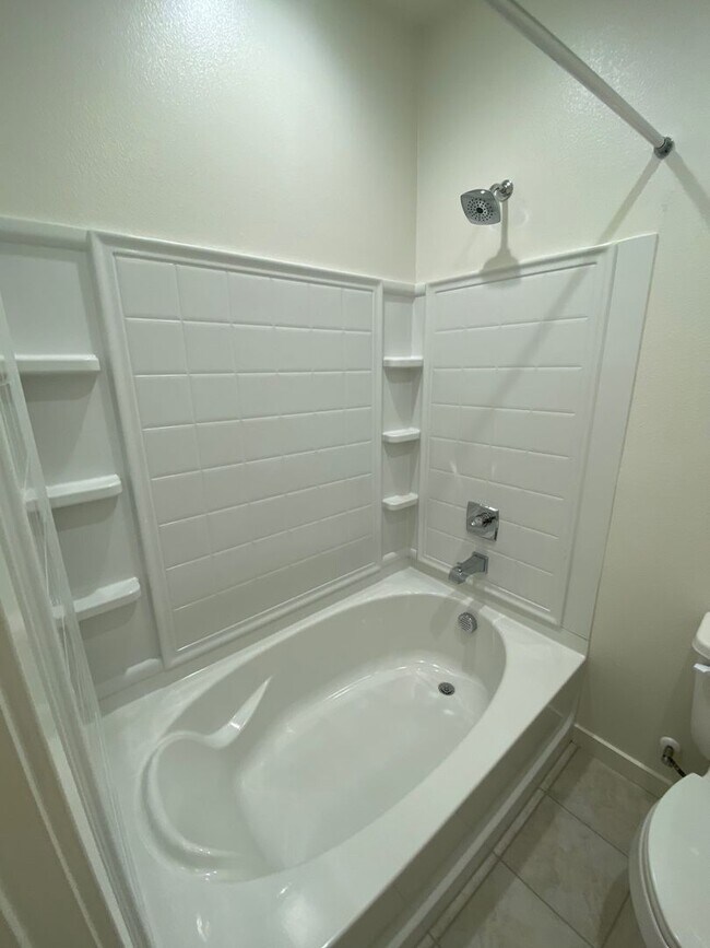 Building Photo - Beautiful 3 bed, 3 bath home in new community!