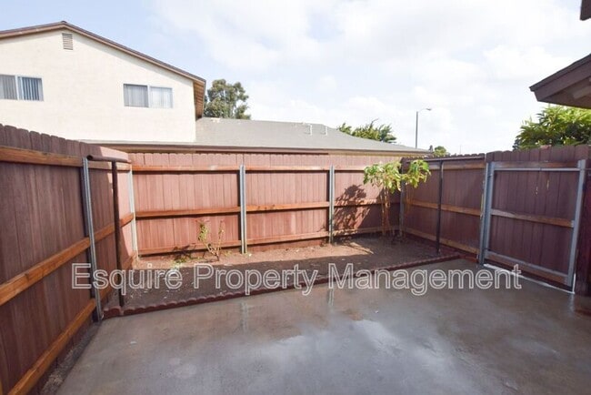 Building Photo - 3101 Albany Dr