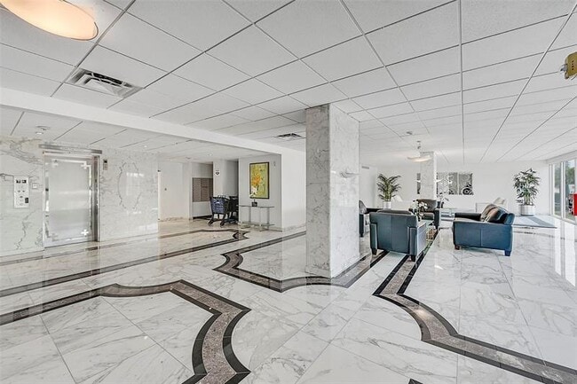 Building Photo - 3000 E Sunrise Blvd