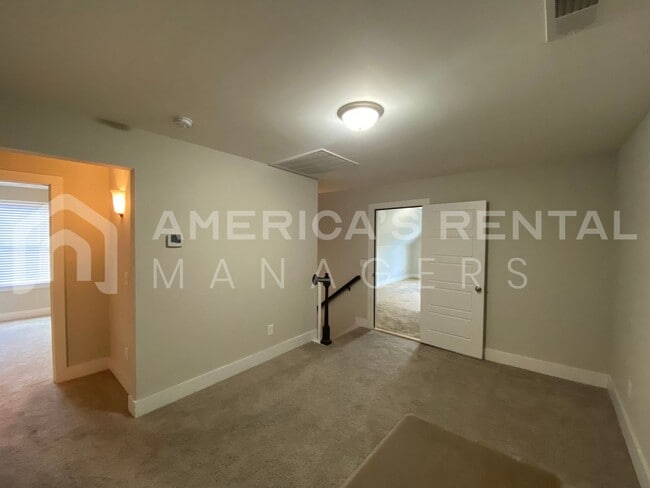 Building Photo - Large Townhome for Rent in Gardendale...  View with 48 Hours Notice!