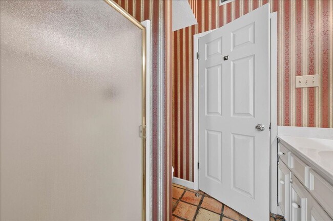 Building Photo - 5305 Greenbriar Dr