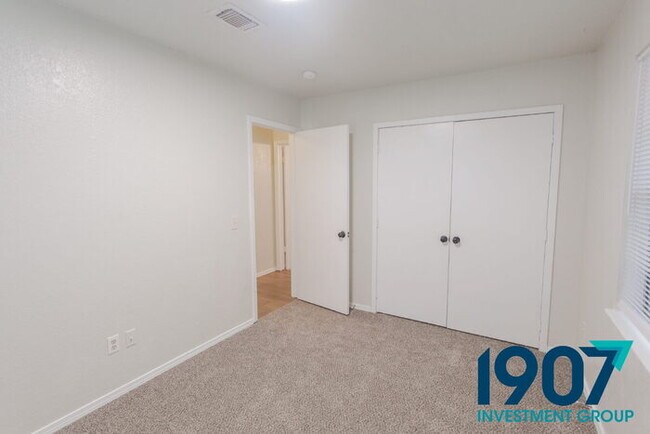 Building Photo - SPECIAL OFFER! Move In Now & Get 50% Off Y...