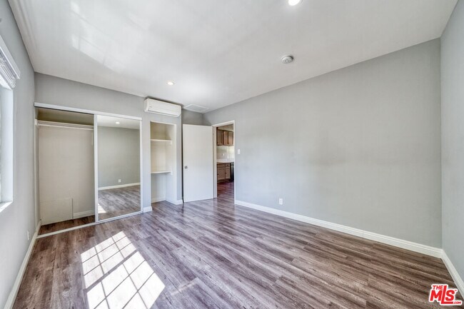 Building Photo - 1112 Ocean Park Blvd