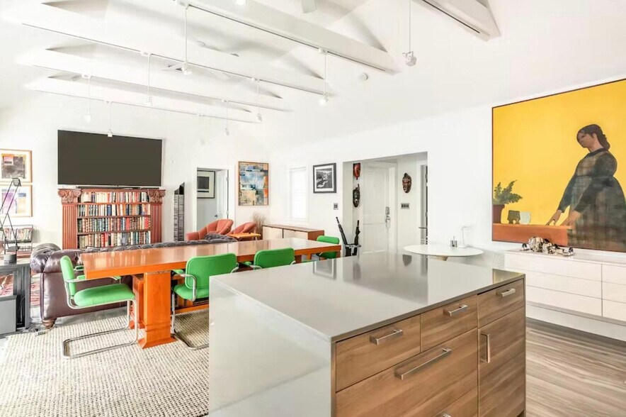 Building Photo - 629 Elizabeth St