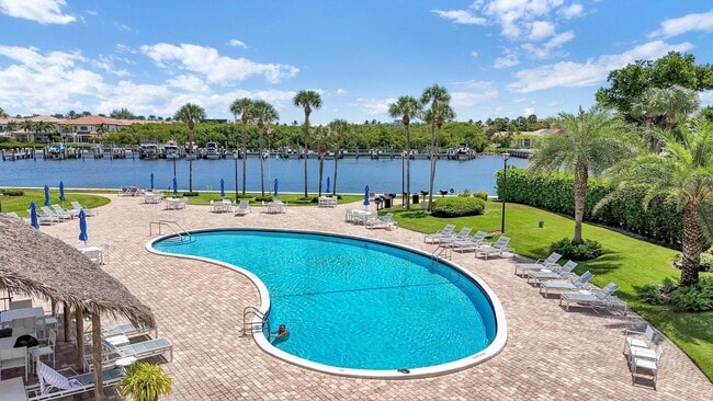 Building Photo - 899 Jeffery St