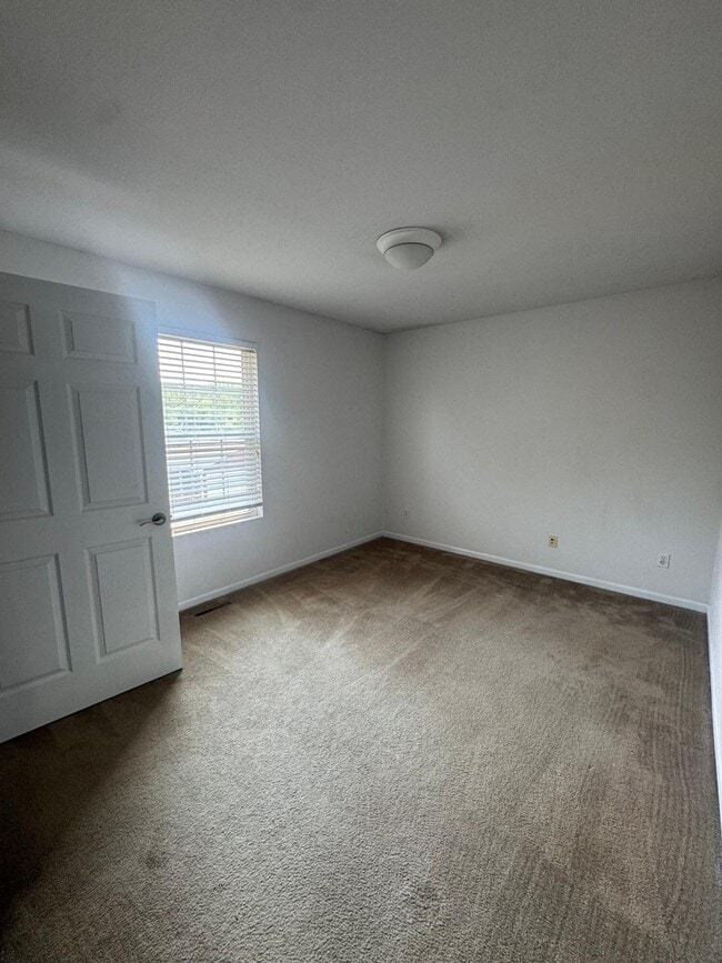 Building Photo - 3308 E St Charles Rd