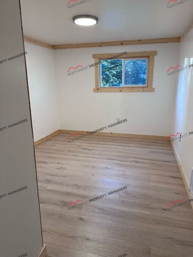 Building Photo - R58