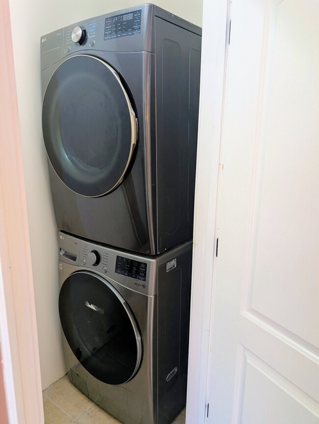 Building Photo - 1200 Bretta St