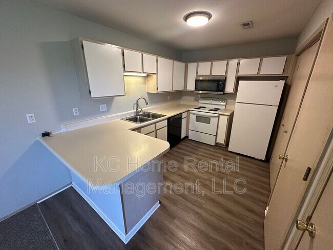 Building Photo - 2128 Highridge Dr