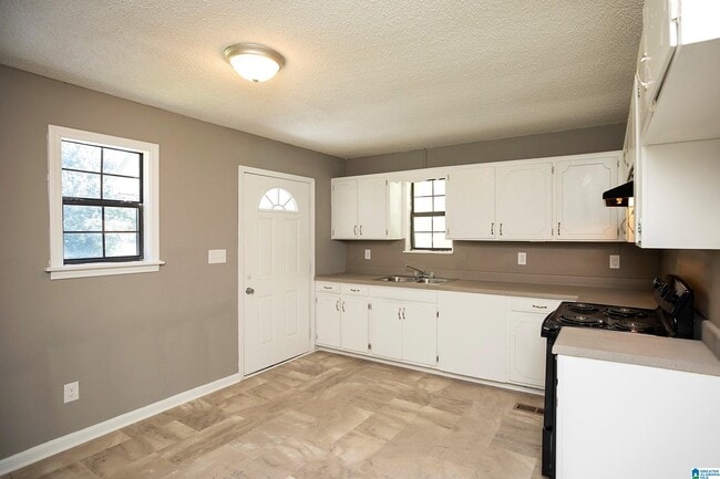 Building Photo - 95 Meadow Ln