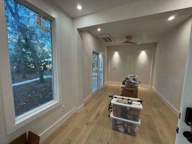 Building Photo - 6296 W County Hwy 30A