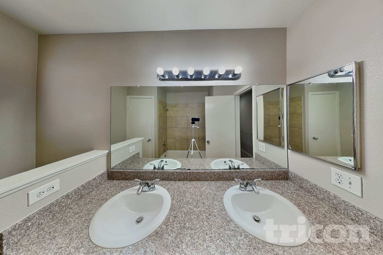 Building Photo - 6941 Wine River Dr