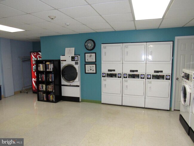 Building Photo - 5353 Columbia Pike