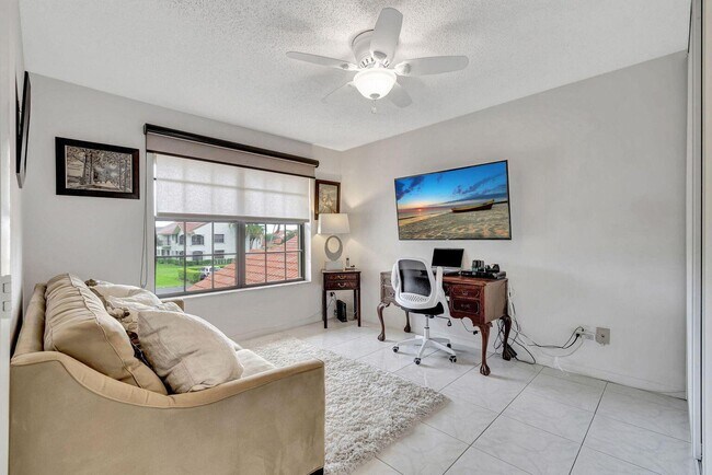 Building Photo - 8320 Waterline Dr