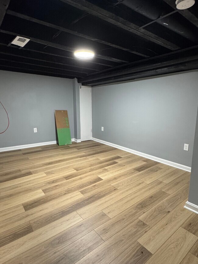Building Photo - 1631 N Patterson Park Ave