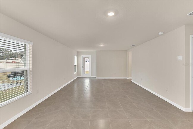 Building Photo - 2872 NE 21st Ct Rd