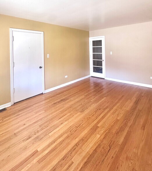 Building Photo - 2533 S 57th Ct