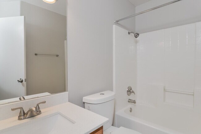 Building Photo - 390 Lombardy Cir