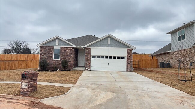 Building Photo - 3 Bedroom 2 Bathroom 2 Car Garage Home in Oakdale School District