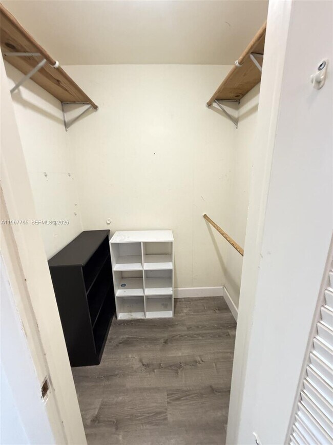 Building Photo - 941 Crystal Lake Dr