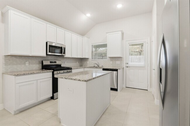 Building Photo - 40704 Guillemont Ln