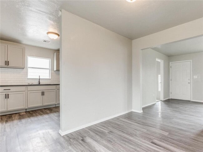 Building Photo - 1716 SW 18th St