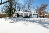 Building Photo - 4825 E Pine St