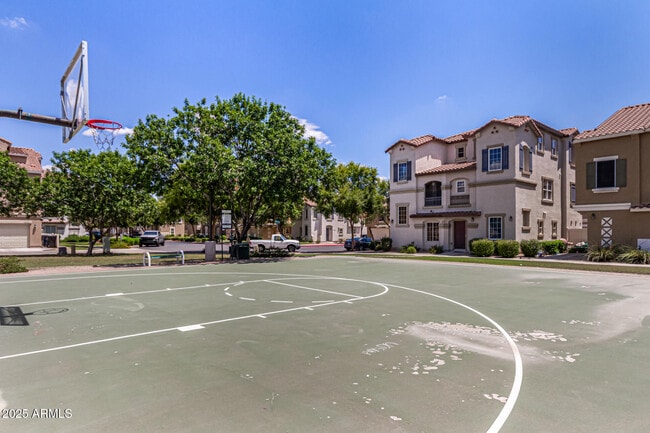 Building Photo - 1326 S Sabino Dr